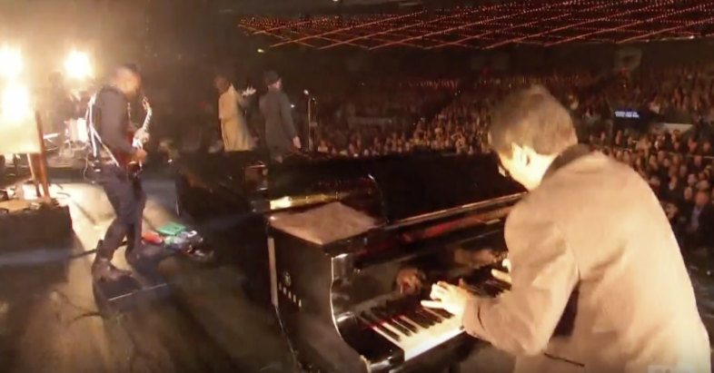 D.D. Jackson performing with The Roots at Madison Square Garden